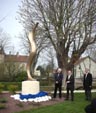 Inauguration de  lOiseau de Feu , uvre du Matre-Sculpteur Michel COUQUEBERG, situe  lentre de lHtel de Ville de Saint-Apollinaire - 4 avril 2009 -