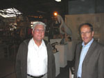 Rmi DELATTE avec Michel COUQUEBERG devant des uvres de lartiste - Vernissage de l'exposition Couqueberg  30 ans de sculpture  - - 1er septembre 2007 -